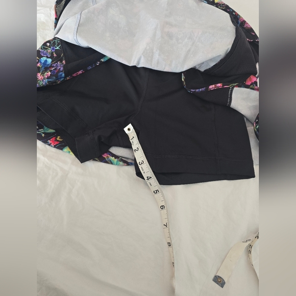 Lululemon Hotty Hot High-Rise Skirt Floral Print Size 4 Built-In Shorts - Picture 7 of 15